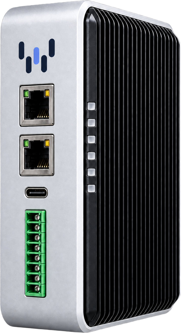 El wattiot Edge en vista de tres cuartos: carcasa de aluminio, disipador negro de aletas y, en el frontal, dos puertos Ethernet, un USB-C y la regleta verde de entradas de campo.